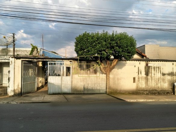 Casa com 3 quartos à venda na Av Tiradentes